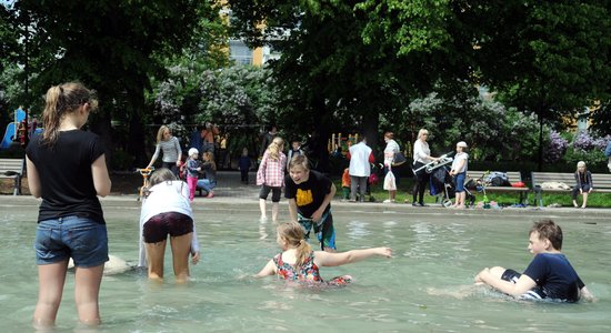 Foto: Pēc rekonstrukcijas atklāj Ziedoņdārzu un Grīziņkalna parku