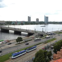 Rīgas centrā Daugavā atrod cilvēka mirstīgās atliekas