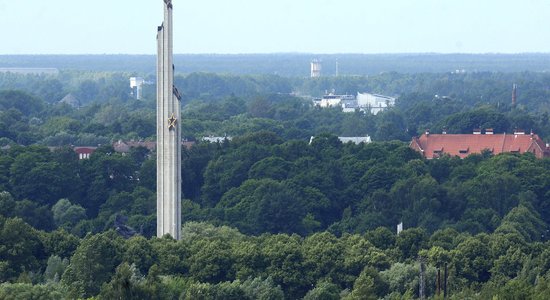 Uzvaras pieminekļa demontāžas jautājumu lūgs vērtēt Saeimas Ārlietu komisijai