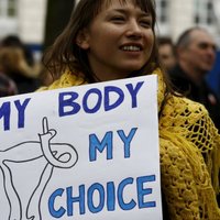 Trīs bijušās Polijas pirmās lēdijas iestājas pret abortu ierobežošanu