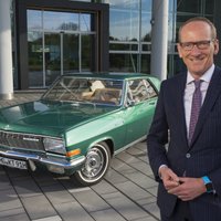 'Opel' šefs parāda savu personīgo automobili