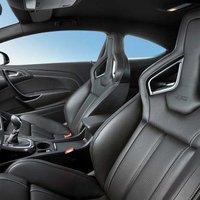 'Opel Astra OPC' iegūs izturīgus un vieglus kompozītmateriālu sēdekļus