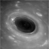 Аппарат Cassini пролетел между Сатурном и его кольцами, сделав уникальные снимки