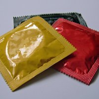 В Венесуэле из-за кризиса возник дефицит презервативов