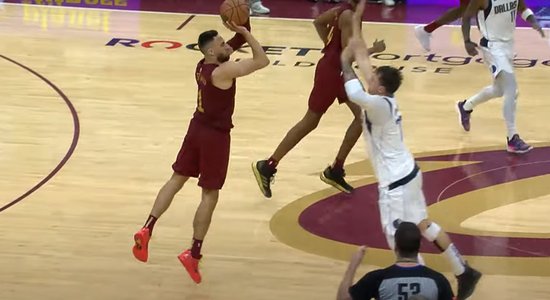 Video: 'Sirēnlauzis' no savas laukuma puses – otrais tālākais uzvaru nesošais metiens NBA vēsturē