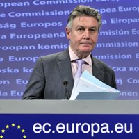 EK tirdzniecības komisāru apsūdz vairāk nekā viena miljona eiro nedeklarēšanā