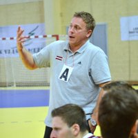Latvijas handbola izlases treneris Vikštrēms: izskatījās, ka spēlētu milzis pret pelīti
