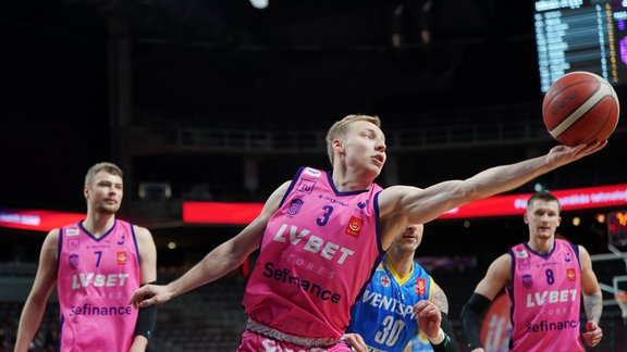 "Rīgas Zeļļiem" uzvara Latvijas-Igaunijas Basketbola līgas mačā