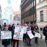 Foto: Prāvā pulkā Rīgā aizvadīts sieviešu solidaritātes gājiens