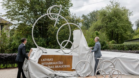 Vienības velobrauciens: Siguldā atklāts unikāls vides objekts - 6