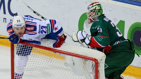 SKA Aleksey Ponikarovsky and Ak Bars goalie Anders Nilsson 