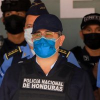 Hondurasas tiesa lemj izdot narkotiku tirdzniecībā apsūdzēto eksprezidentu ASV