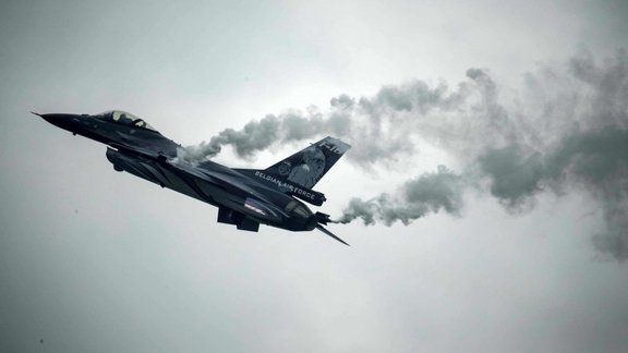 США отказались отправить в Украину техников для F-16