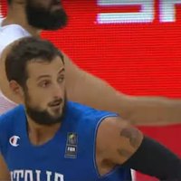 Video: Itālijas basketbolisti ar 'trakiem' tālmetieniem sakauj Spāniju