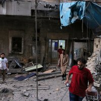 Активисты: в больницу в Алеппо попали две бочковые бомбы