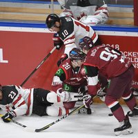 Latvijas hokejisti negūst vārtus pret Kanādas olimpisko izlasi