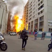 Video: Marseļas ielās ar atklātu liesmu deg gāze
