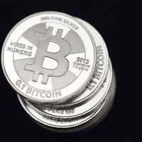 Tiesvedība par 10 miljardiem dolāru varētu atklāt 'bitcoin' radītāju
