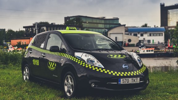 Igaunijas 'Nissan Leaf' taksometri