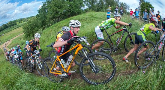 Foto: Preimanis un Jaunslaviete nepārspēti arī SEB MTB sacensībās Kuldīgā