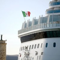 Koronavīruss: slimas pasažieres dēļ uz kuģa Itālijā iesprostoti 6000 cilvēki