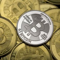 'Bitcoin' vērtība pārkāpj 15 tūkstošu dolāru robežai