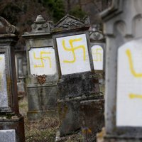 Tūkstoši francūžu protestē pret pieaugošo antisemītismu