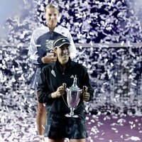 WTA sezonas noslēguma turnīra finālā igauniete Kontaveita zaudē spānietei Mugurusai