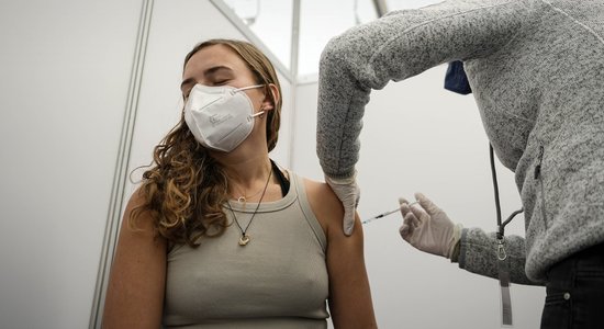 Vai gaidāma piespiedu vakcinācija pret Covid-19? Ko stāsta dezinformatori