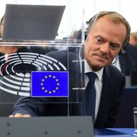Eiroparlamentārieši aizsvilstas par Tuska rosinājumu samazināt EP mandātus