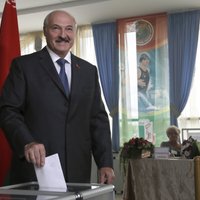 Krievija pastiprina atbalstu Lukašenko