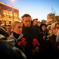 Foto: Maskavā simtiem cilvēku piemin Kemerovas traģēdiju