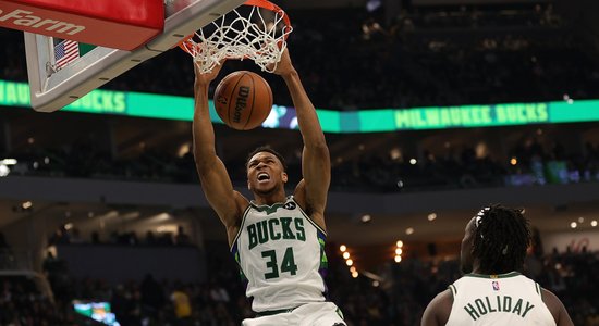 Adetokunbo ar 47 punktiem NBA palīdz "Bucks" sakaut "Lakers"