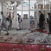 Afganistānā spridzinātāju pašnāvnieku uzbrukumā mošejā nogalināti 29 cilvēki