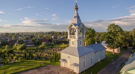 No senām muižām līdz lauku dievnamiem – koka arhitektūras pērles Latvijā