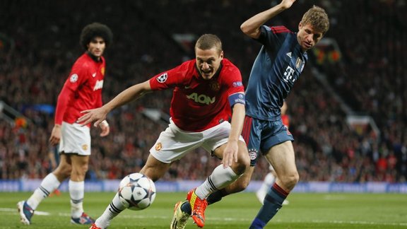 Nemanja Vidic and Thomas Mueller (Man United - Bayern)