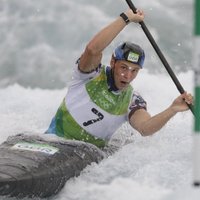 Britu airētājs Džozefs Klārks izcīna zelta medaļu kanoe slalomā smailītēm