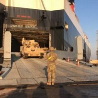 ВИДЕО: американские танки Abrams и боемашины Bradley прибыли в Ригу