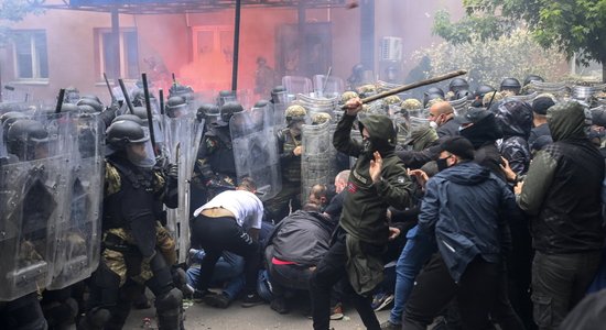 Trauslā Kosovas fronte. Kādēļ NATO sūta papildspēkus uz Eiropas jaunāko valsti