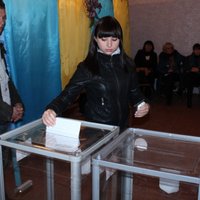 'Delfi' no Ukrainas: Foto – kā ļaudis balso mazajā Tokmakā