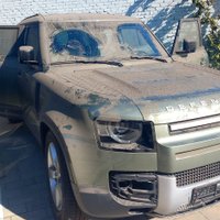 Foto: Par pazemes autostāvvietā plūdos noslīkušu "Land Rover" izmaksās 83 000 eiro