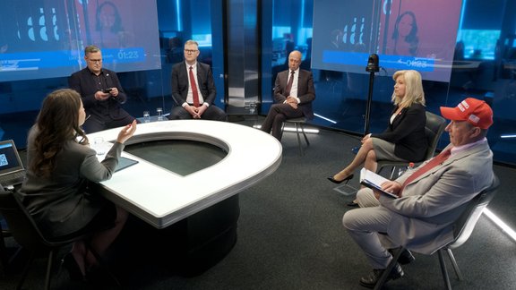 Visi, tikai tūristi vai krīžu skartie? Rīgas mēra amata kandidāti atklāj, ar ko pašvaldība runās krieviski