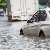 Kā atpazīt plūdos bojātu auto? Vai tādu ir vērts iegādāties?