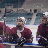 Latvijas hokejistes pasaules čempionāta mačā 'bullīšos' uzvar Kazahstānu