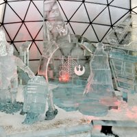 Ledus iglas un skulptūras Čehijas kalnu kūrortā