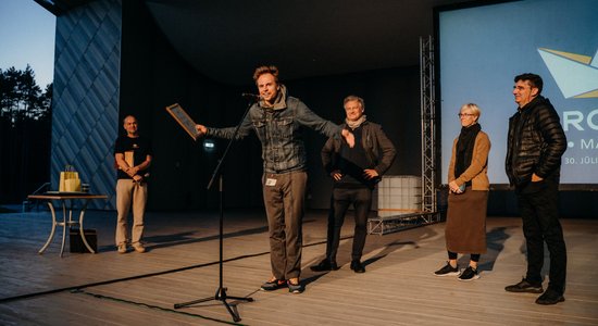 Foto: Sadalītas balvas kino, mūzikas un mākslas festivālā 'RojaL'