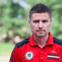 Latvijas futbola izlases jaunais treneris Pahars pirmoreiz izziņo komandas sastāvu