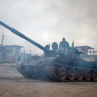 Sīrijas nemiernieki gatavojas ieņemt stratēģiski svarīgu austrumu pilsētu
