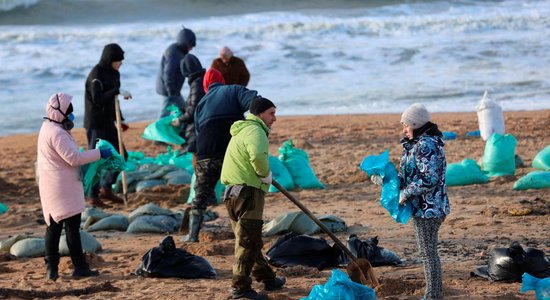 Из-за крушения двух танкеров в Краснодарском крае загрязнены более 40 км побережья