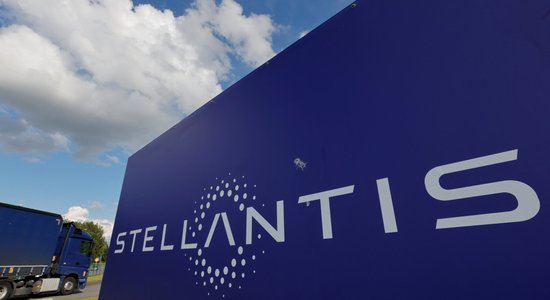 Detaļu trūkuma dēļ autobūvnieks 'Stellantis' apturēs ražošanu Krievijā